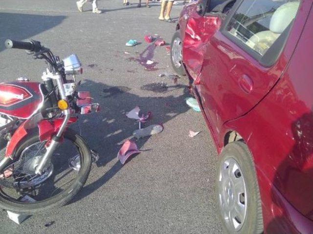 Motosiklet Otomobile Çarptı: 1 Ölü, 3 Yaralı