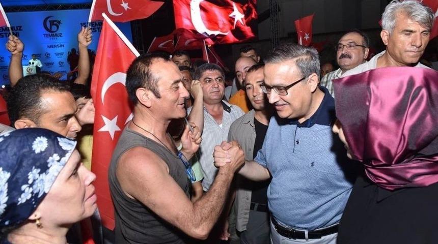 Vali Su, Demokrasi N&ouml;betinin İkinci G&uuml;n&uuml;nde De Vatandaşlarla Birlikte Oldu