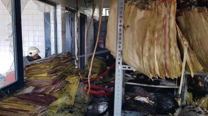 D&uuml;zce'de Devlet Hastanesinin Arşiv Deposu Kısmen Yandı