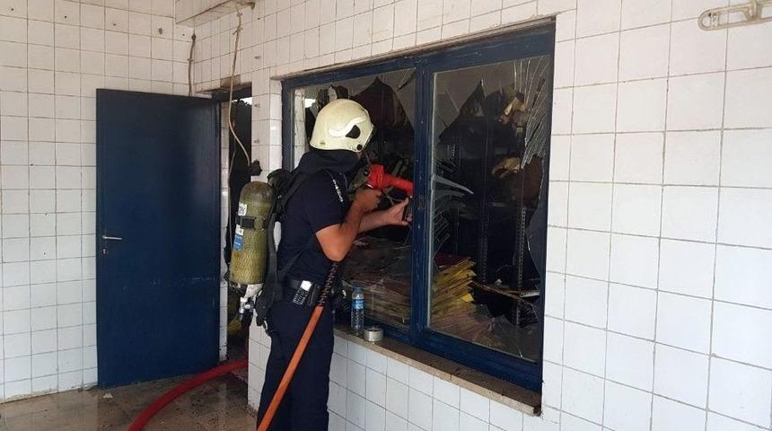 Hastane Arşiv Deposu Yandı