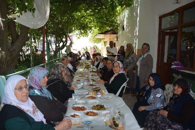 49 Yıllık Asker Arkadaşları Sosyal Medya Sayesinde 15 Yıldır Bir Araya Geliyor