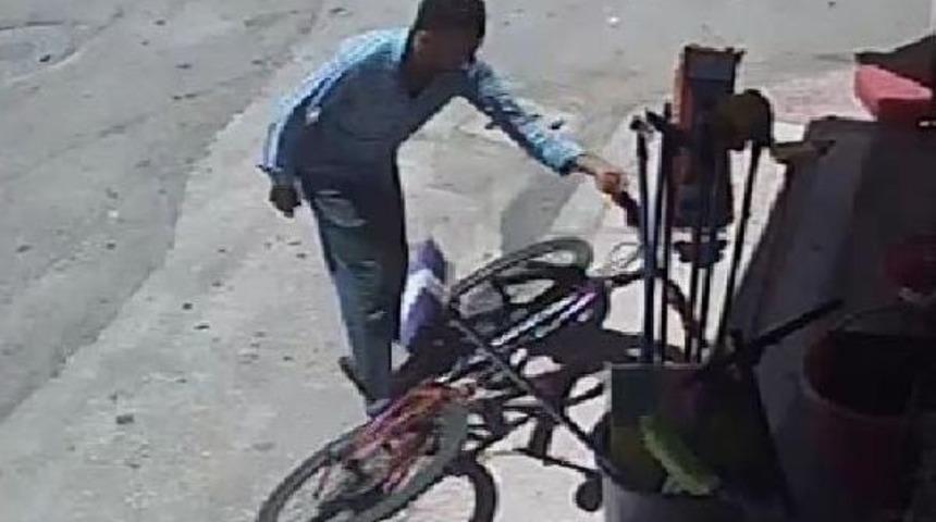 Otomobillerin Camını Kırarak Hırsızlık Yapan Ş&uuml;pheli Yakalandı