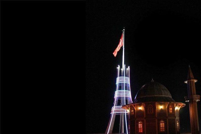 Akdağmadeni&rsquo;nde T&uuml;rk Bayrağı Şehitler Anısına G&ouml;ndere &Ccedil;ekildi 1