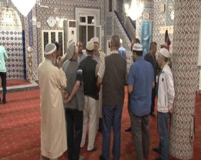 Cami Bah&ccedil;esine Maytap, Imam Ve Kardeşine Darp 1