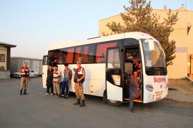 Suşehri’nde 51 Kaçak Göçmen Yakalandı