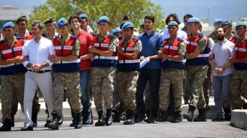 Cumhurbaşkanı'na Suikast Davasına Bu Kez Sarı Tiş&ouml;rtle Geldi