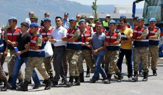 Cumhurbaşkanı'na Suikast Davasına Bu Kez Sarı Tişörtle Geldi