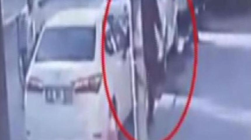 Profes&ouml;r&uuml; B&ouml;yle Soydu