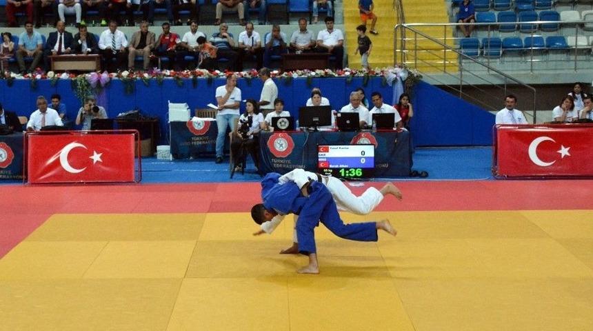 Yeşil-beyazlı Judocudan Türkiye Şampiyonluğu