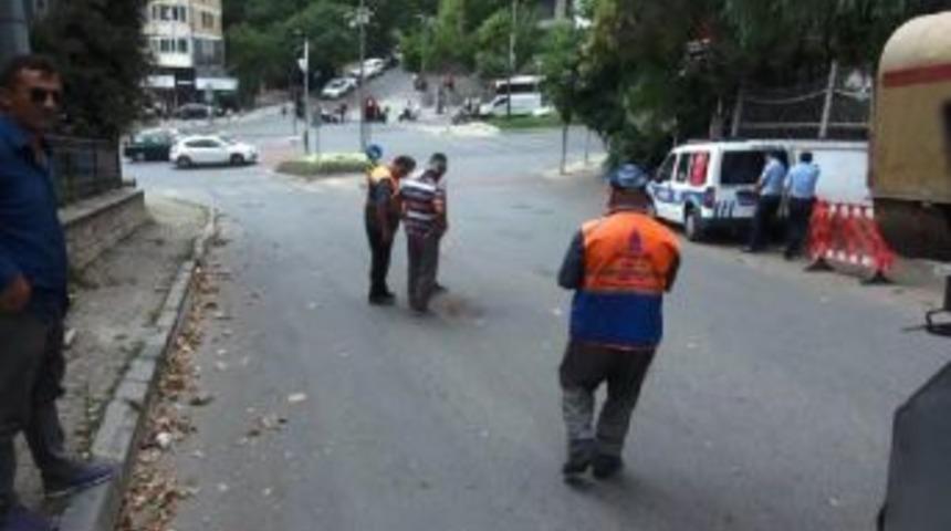 Beşiktaş Saray Caddesi'nde Bomba Uzmanı Incelemesi (1)