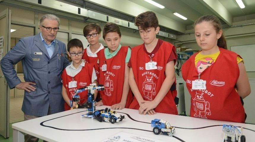 Geleceğin M&uuml;hendisleri Sertifikalarını Aldı