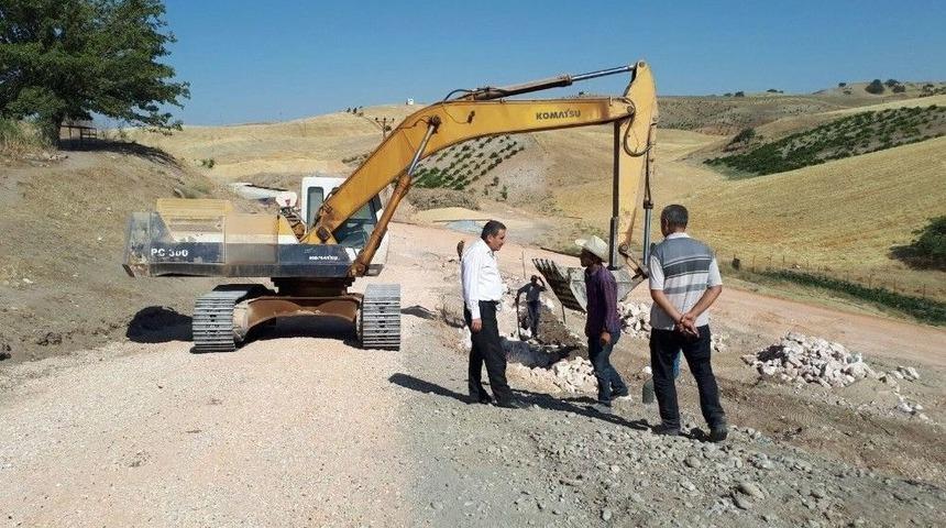 İl &Ouml;zel İdare&rsquo;nin Yol Yapım &Ccedil;alışmaları S&uuml;r&uuml;yor