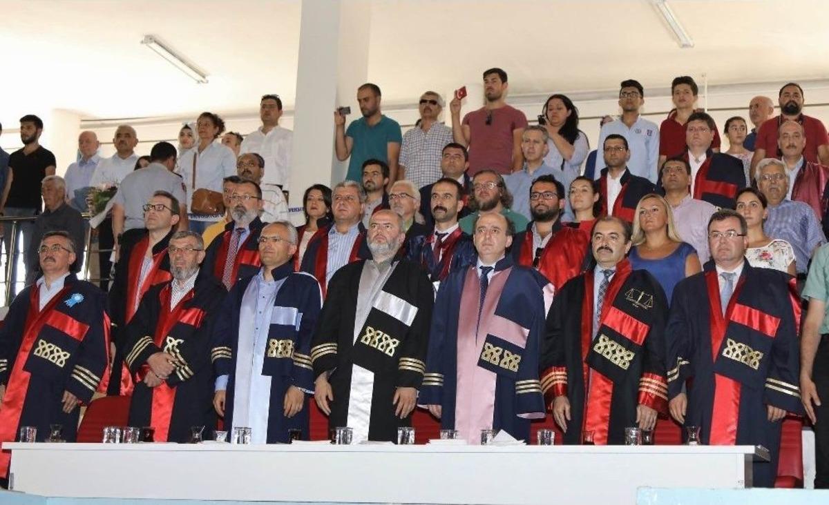 Er&uuml; Eğitim Fak&uuml;ltesinde Mezuniyet Coşkusu