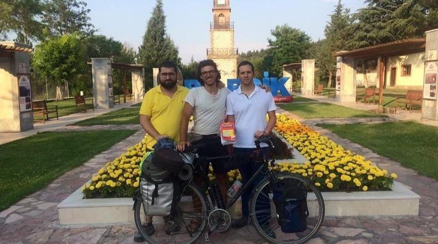 D&uuml;nyu Turuna &Ccedil;ıkan İtalyan Ve Litvanyalı Bisikletlilerden Bilecik&rsquo;te Mola