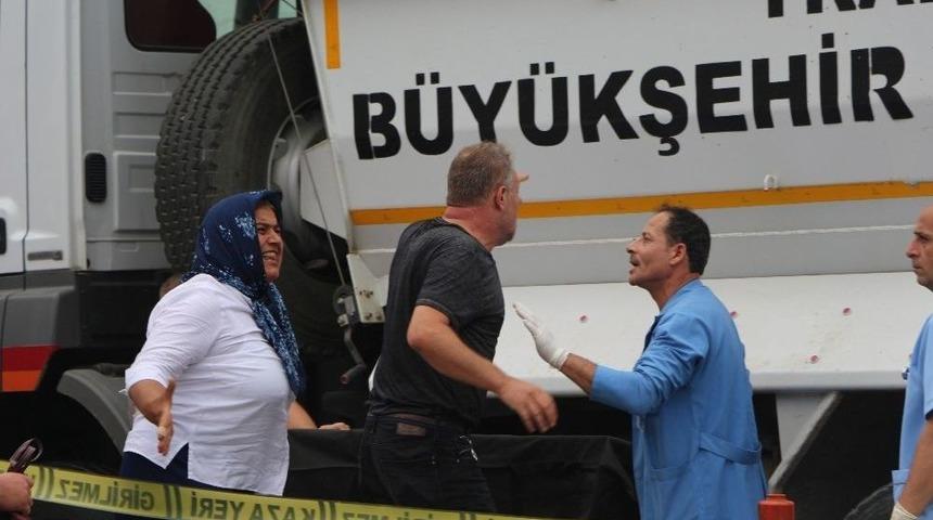 Yolun Karşısına Geçmeye Çalışırken Kamyonun Altında Kaldı