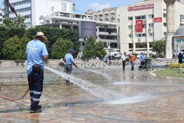 İzmir'de Demokrasi Nöbeti Temizliği