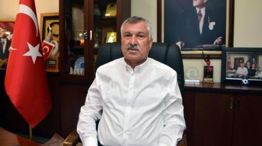 Adana'da, Bankanın Şubelerinin &Ouml;n&uuml; Aynı Anda Kazıldı