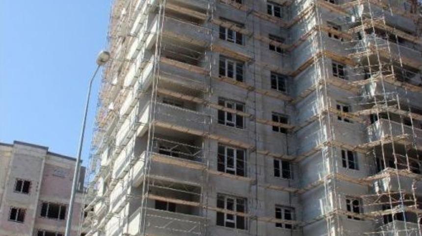 &Ccedil;atıya &Ccedil;ıktı, Maaşları Kaptı