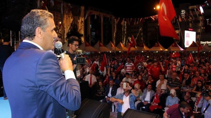 Vali Kaymak: "halkımız T&uuml;m D&uuml;nyaya &Ouml;rnek Oldu"