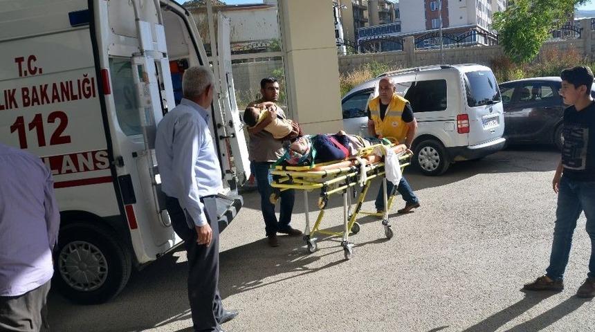 Muş&rsquo;ta Tren Otomobile &Ccedil;arptı: 6 Yaralı