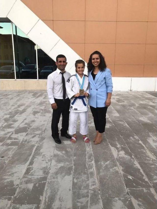 Nehir Ekşi, T&uuml;rkiye Şampiyonu Oldu 2