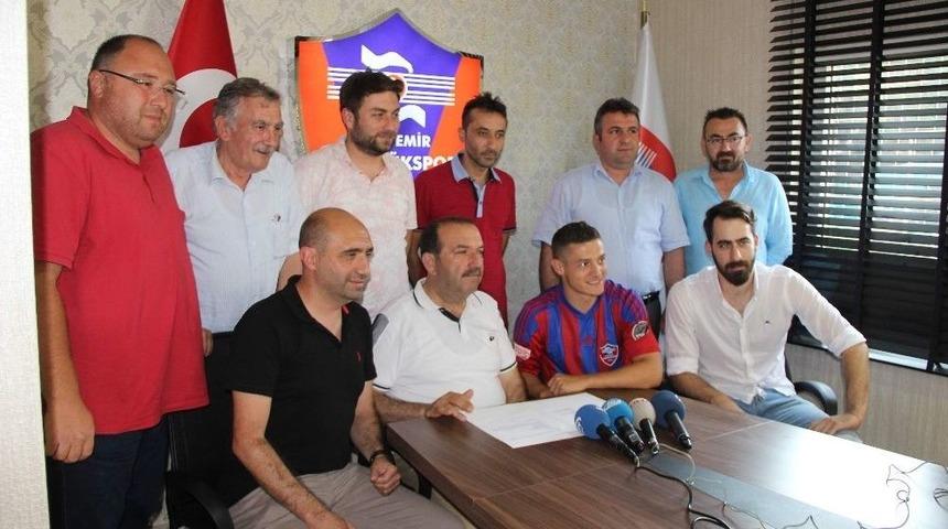 Karab&uuml;kspor, Troje İle 1 Yıllık S&ouml;zleşme İmzaladı