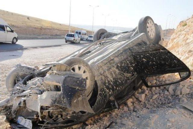 Gaziantep'te Otomobil Devrildi: 4 Yaralı