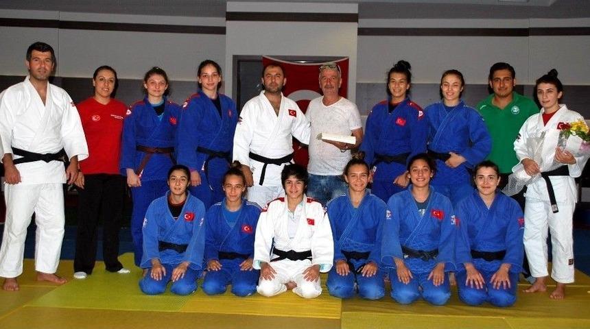 Gen&ccedil; Milli Judoculara, Salihlili Taraftarlardan Destek