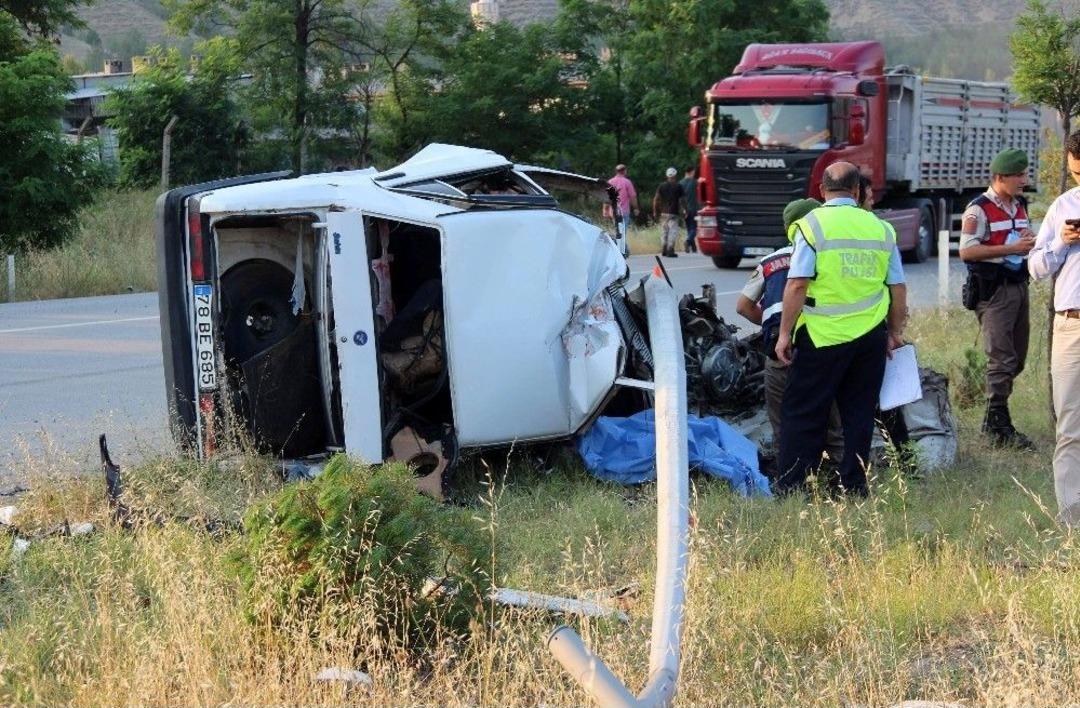 Karab&uuml;k&rsquo;te Trafik Kazası: 1 &Ouml;l&uuml;