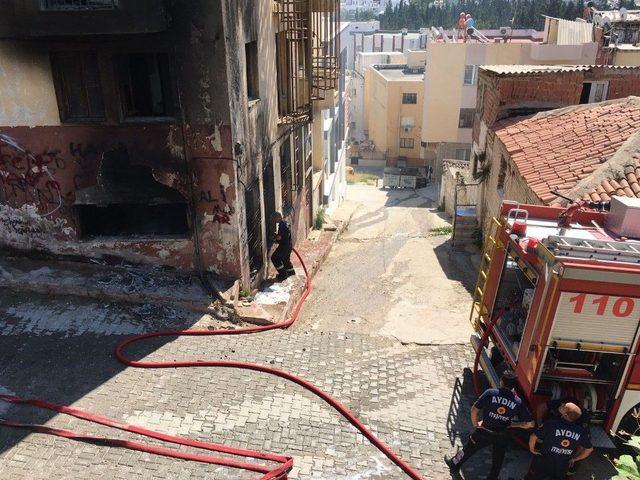 Kuşadası&rsquo;nda Yangın 1