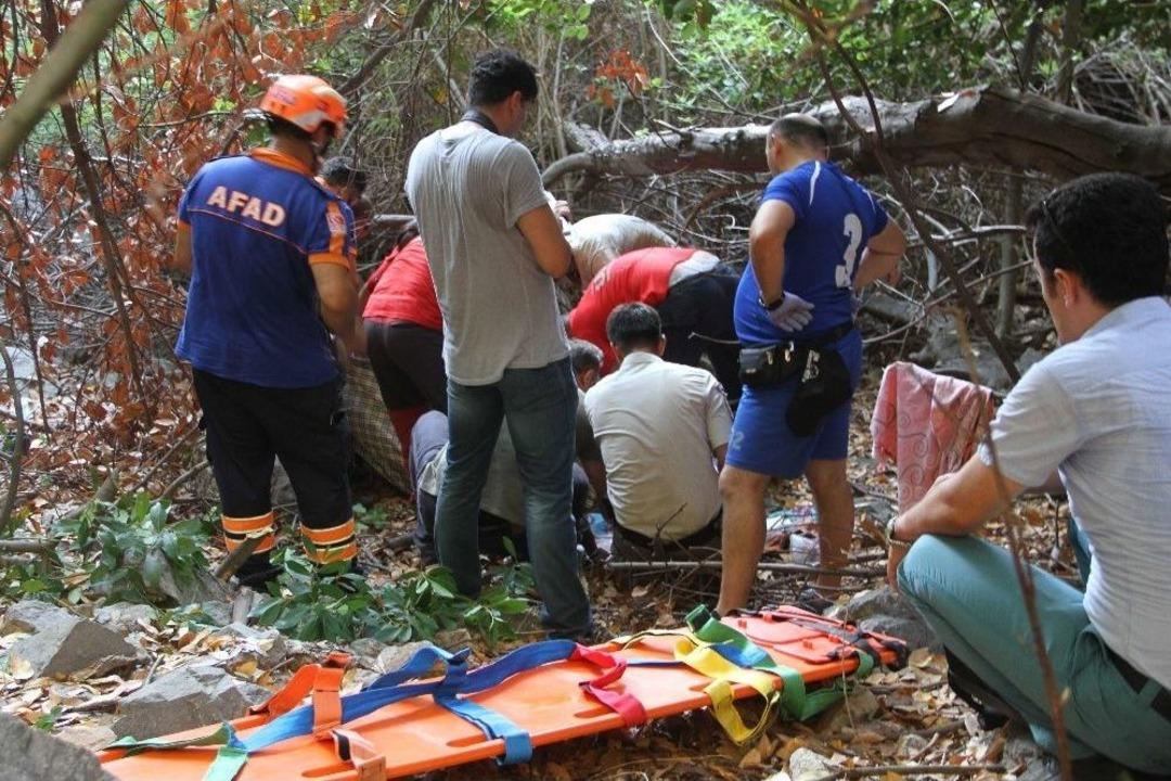 Kelebekler Vadisi&rsquo;ne İnmek İsterken Kayalıklardan D&uuml;şen Gen&ccedil; Hayatını Kaybetti