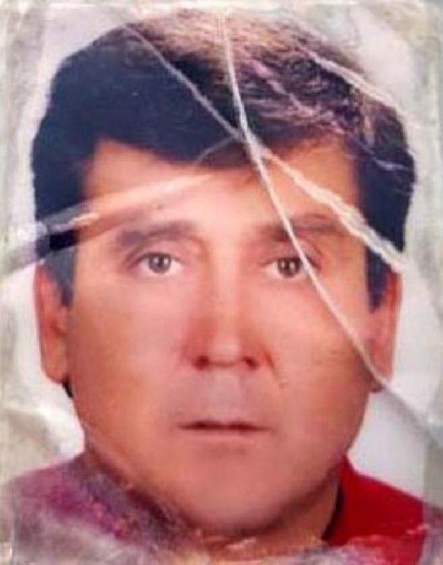 Karab&uuml;k te Otomobil Direğe &Ccedil;arptı: 1 &Ouml;l&uuml; 2