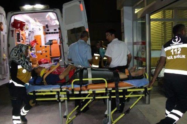 Otomobil Şarampole Devrildi: 4 Yaralı 1