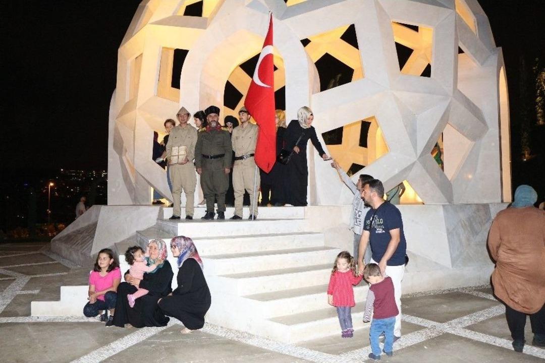 &Ccedil;anakkale Gazisinin Torunları 15 Temmuz Şehitler Anıtı&rsquo;nda N&ouml;bet Tuttu