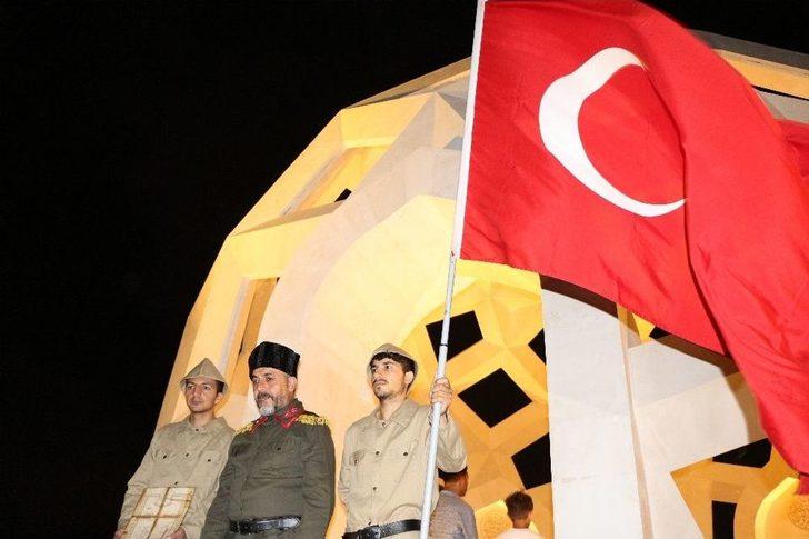 Çanakkale Gazisinin Torunları 15 Temmuz Şehitler Anıtı’nda Nöbet Tuttu G1