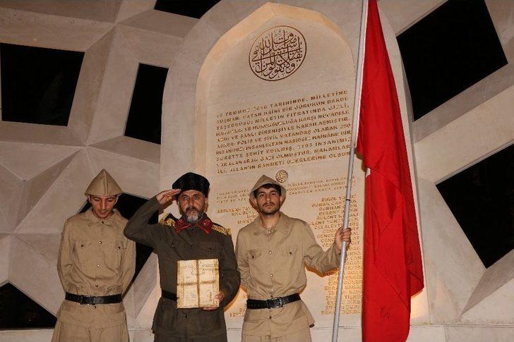 Çanakkale Gazisinin Torunları 15 Temmuz Şehitler Anıtı’nda Nöbet Tuttu G2