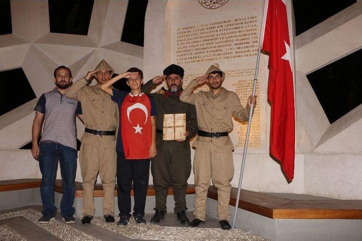 Çanakkale Gazisinin Torunları 15 Temmuz Şehitler Anıtı’nda Nöbet Tuttu G3