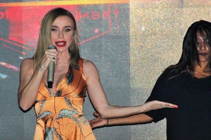 Gülşen’den, Demet Akalın’ın Şarkısını Duyunca “yine Mi Demet Çalıyor” Diyerek Sitem Etti G2