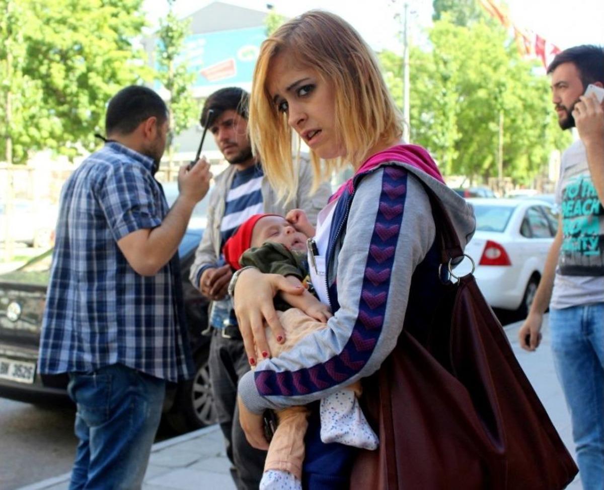 4 Aylık Kalbi Delik Bebeğini Bırakıp Ka&ccedil;tı