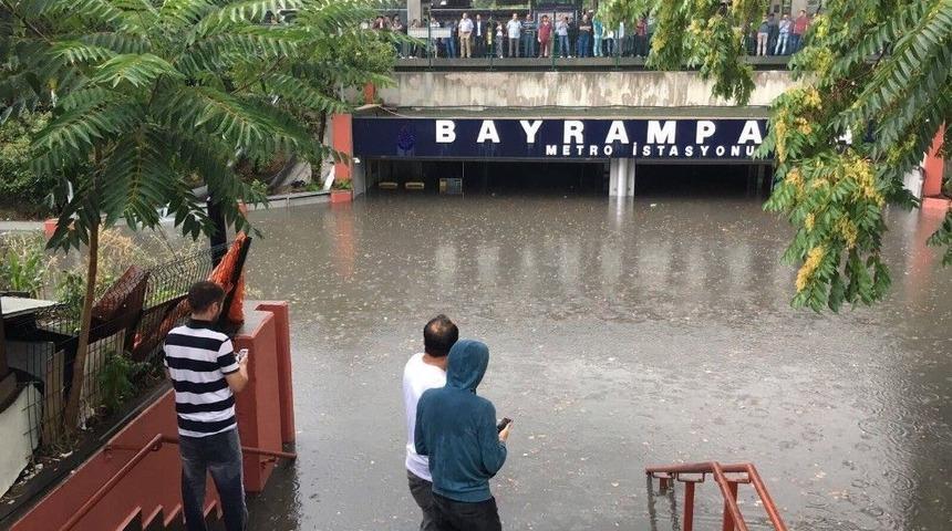 Metro Durakları Ve Metrob&uuml;s Yolları G&ouml;le D&ouml;nd&uuml;