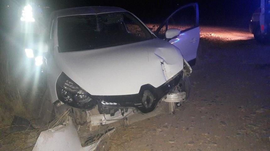 Otomobil Şarampole Yuvarlandı