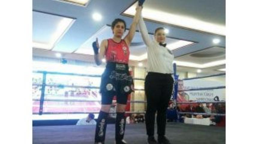 D&ouml;şemealtılı Sporcu Kick Boks Şampiyonası&rsquo;ndan Madalya İle D&ouml;nd&uuml;