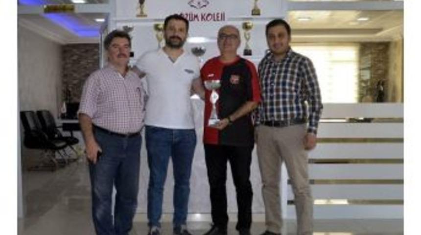 &Ccedil;&ouml;z&uuml;m Koleji&rsquo;den Yozgatspor&rsquo;a Destek