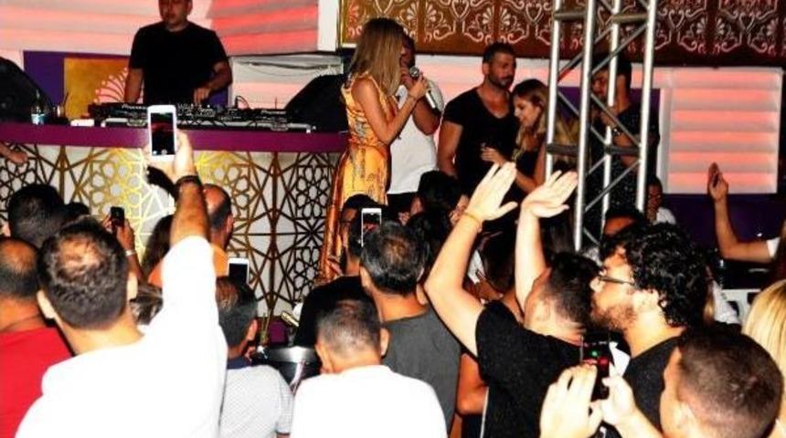 G&uuml;lşen, Demet Akalın'ı &Ouml;vd&uuml;