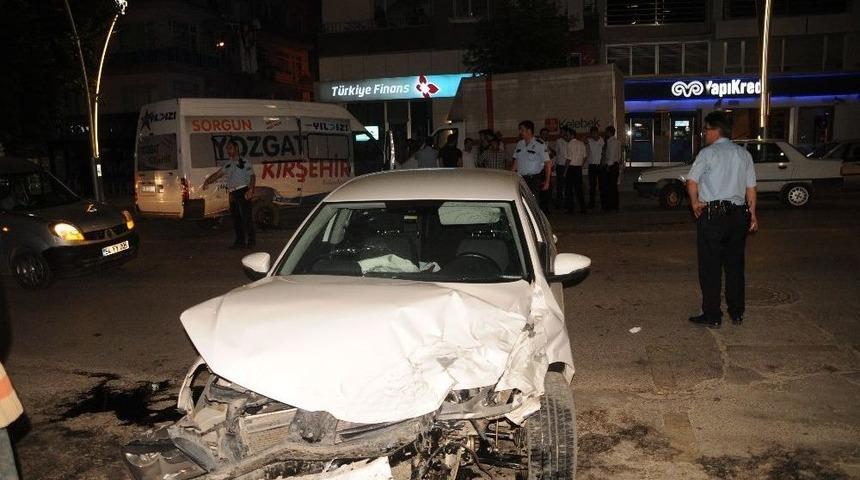 Tokat&rsquo;ta Otomobil Minib&uuml;se &Ccedil;arptı: 3 Yaralı