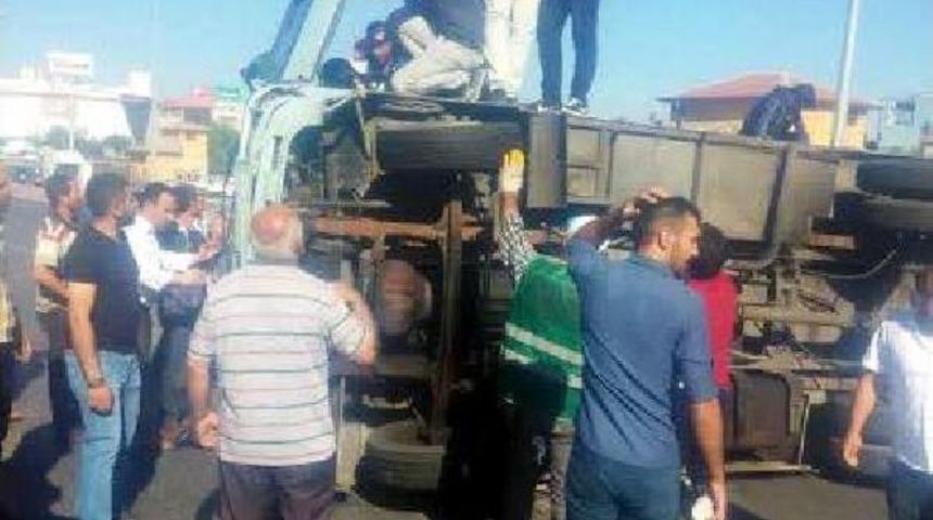 Vardiyadan &Ccedil;ıkan Iş&ccedil;ileri Taşıyan Midib&uuml;s Devrildi: 1 Yaralı