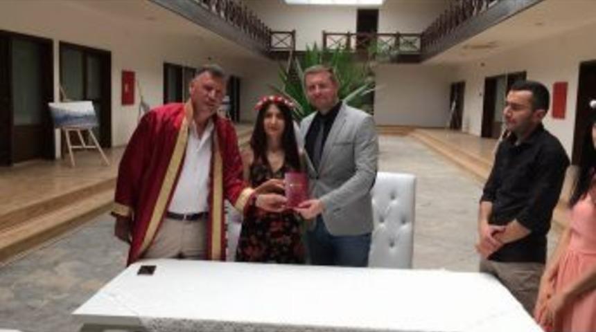 Başkan Duymuş, Gen&ccedil; &Ccedil;iftlerin Mutluluğuna Ortak Oldu