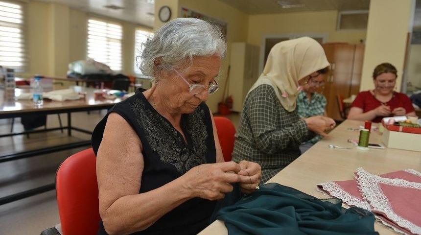 &Ccedil;iğli&rsquo;de Sanat Kurslarına Yoğun İlgi