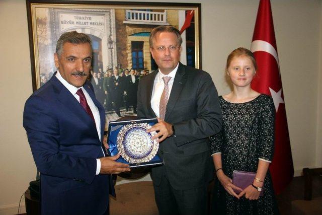 Danimarka B&uuml;y&uuml;kel&ccedil;isi&rsquo;nden Samsun&rsquo;a &Ouml;vg&uuml; 1