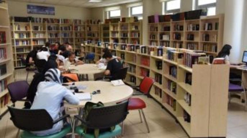 Sel&ccedil;uklu Belediyesinin İl&ccedil;eye Kazandırdığı K&uuml;t&uuml;phaneler Yaz D&ouml;neminde De Hizmette